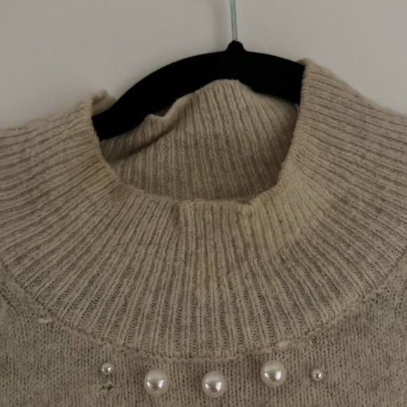 Mock neck pearl detail sweater H & M - size L - Picture 3 of 4